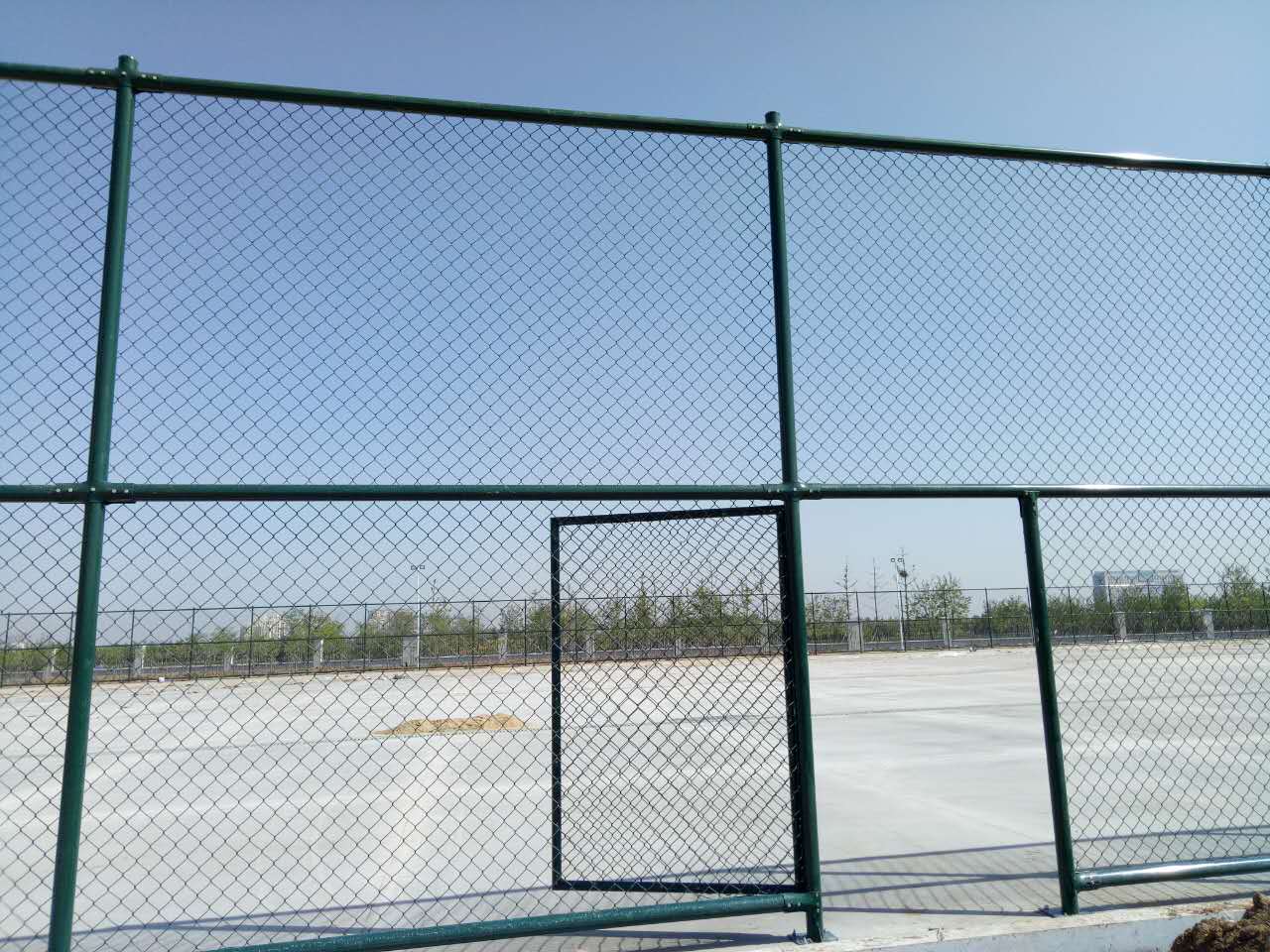 山東籃球場圍欄網定做安裝13833832055